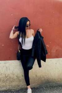 Çekicilik Dolu, Uzun Kızıl Saçlarıyla Büyüleyen Merkez Escort Kız: Buse