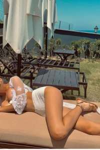 Samsun Merkez Escort'un Hikayesi: Fiziği ve İletişimiyle Yürekleri Fetheden Kız